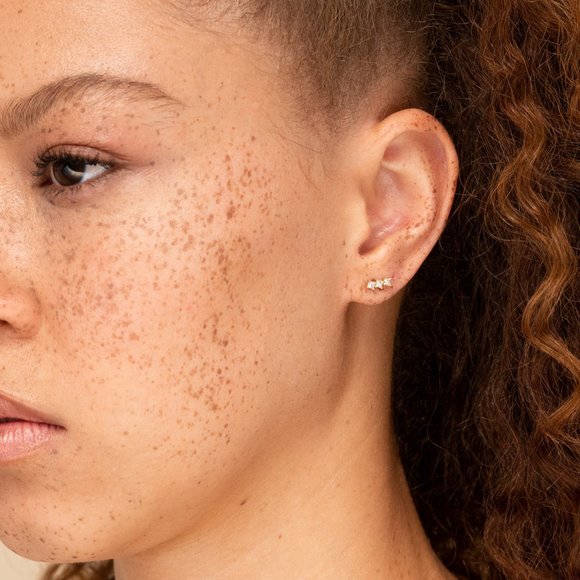 Mejuri 14k Gold Topaz Bar Studs - Picture 4 of 10